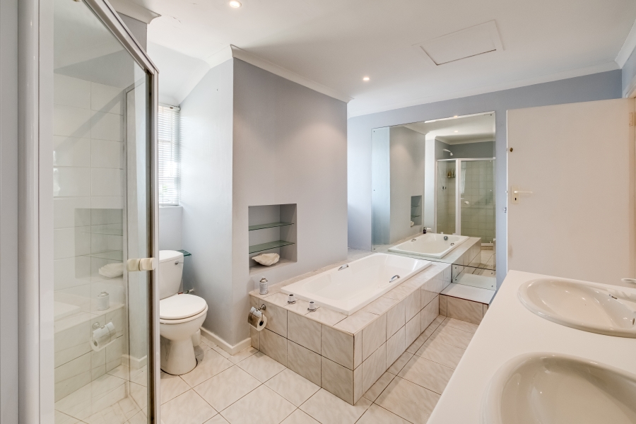 3 Bedroom Property for Sale in Flamingo Vlei Western Cape
